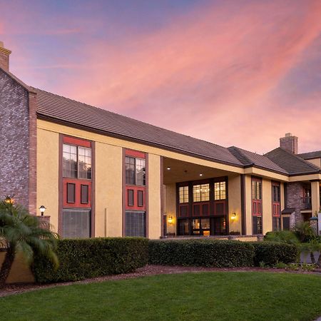 Best Western Plus Raffles Inn & Suites Anaheim Bagian luar foto