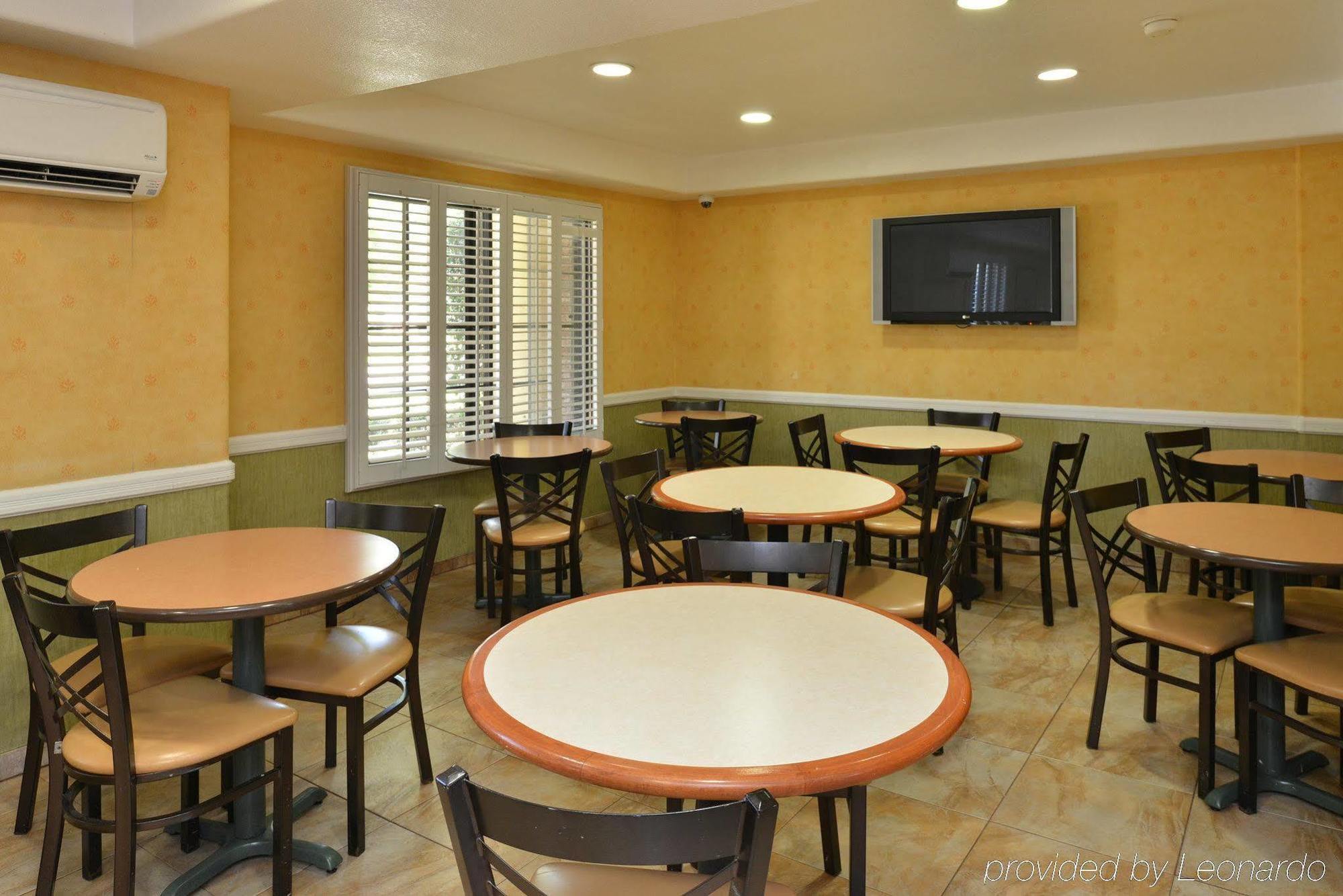 Best Western Plus Raffles Inn & Suites Anaheim Bagian luar foto