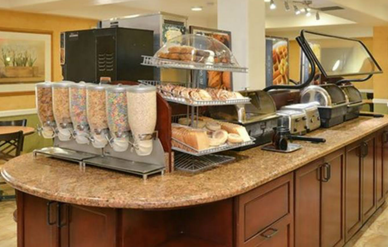 Best Western Plus Raffles Inn & Suites Anaheim Bagian luar foto